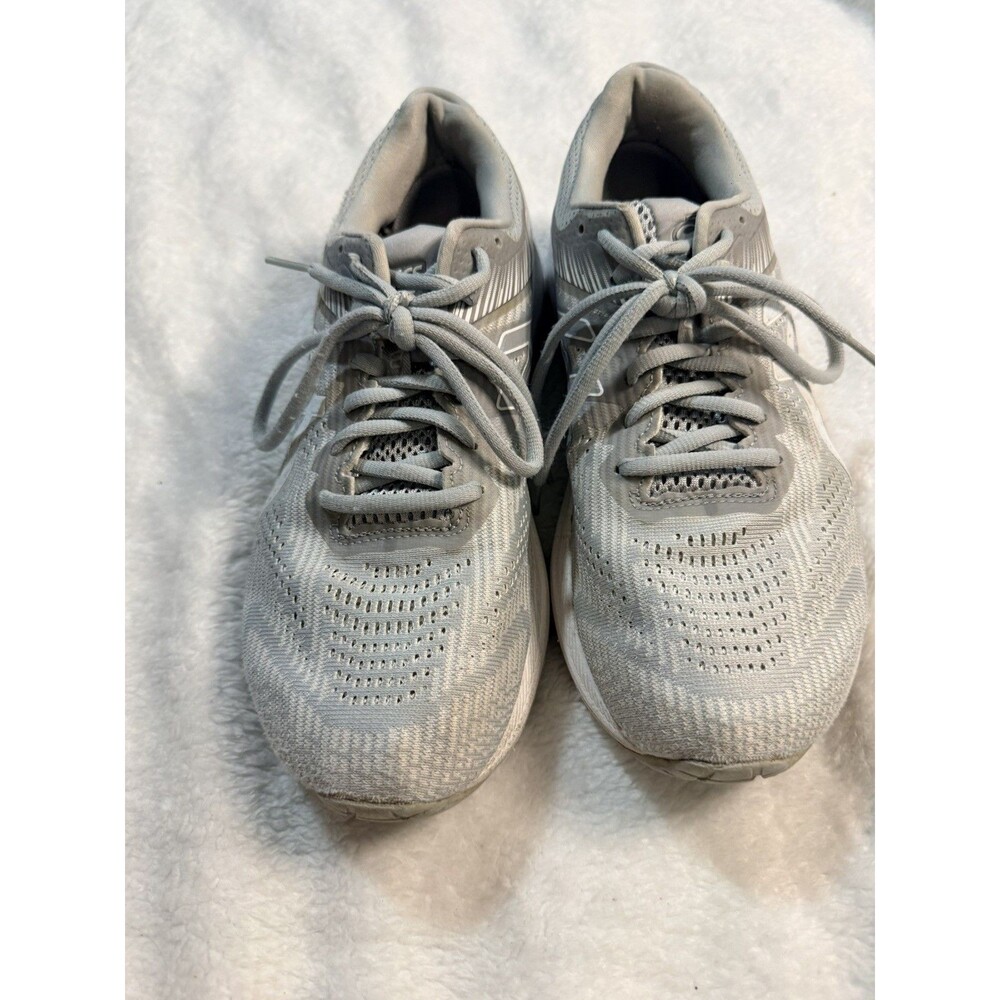 WOMEN'S ASICS RUNNING SHOE IN PIEDMONT GREY/WHITE SZ 10